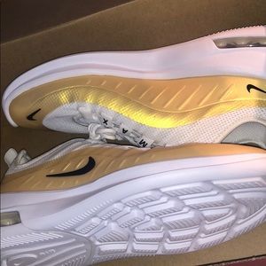 Nike Air Max Axis - Colour: White & Gold